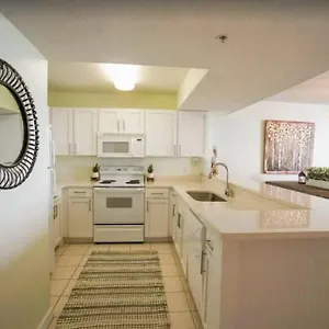 Beachfront, Oceanview, Pelican Resort, 19th Floor Apartment