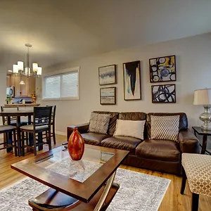 Cozy 2 Bedroom Townhouse In Northgate Holiday home